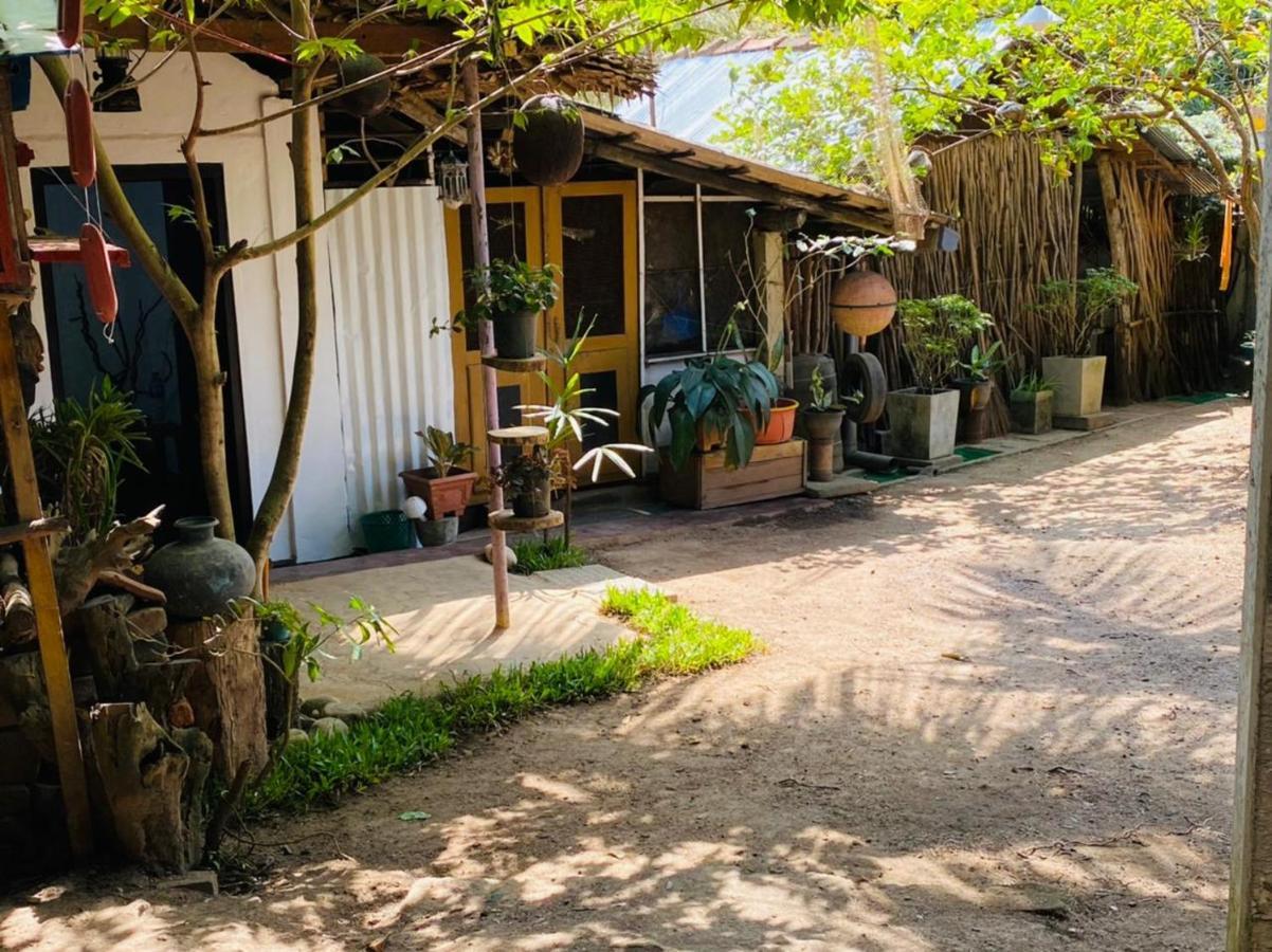 Ekamuthu Homestay ディックウェラ エクステリア 写真